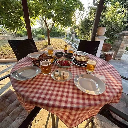 Yourlittlemiracle-panoramicview+firepit+garden+bbq