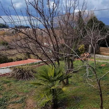 Yourlittlemiracle-panoramicview+firepit+garden+bbq