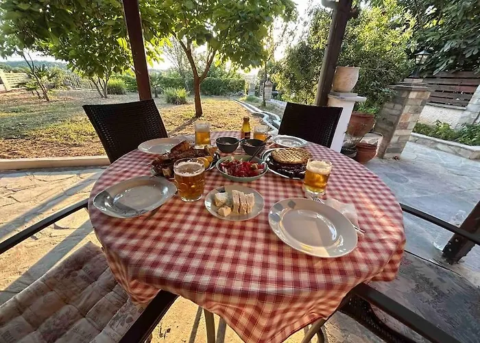 Yourlittlemiracle-panoramicview+firepit+garden+bbq