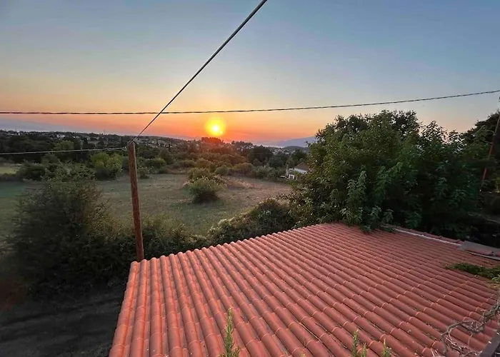 Yourlittlemiracle-panoramicview+firepit+garden+bbq