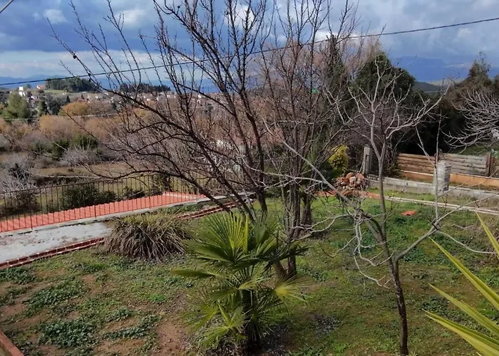 Yourlittlemiracle-panoramicview+firepit+garden+bbq